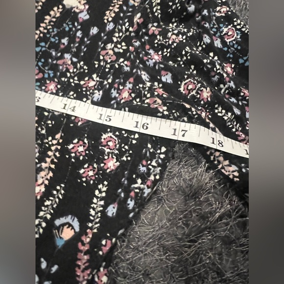 Black Floral Maternity Top! - Picture 10 of 15